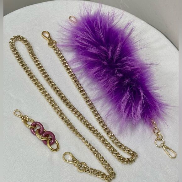 Lilac Handmade Dyed Finn Raccoon Fur Camera Bag/Crossbody & Fur Pompom Charm - Picture 14 of 17